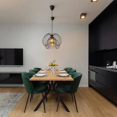 Royal With Parking By Renters Prestige