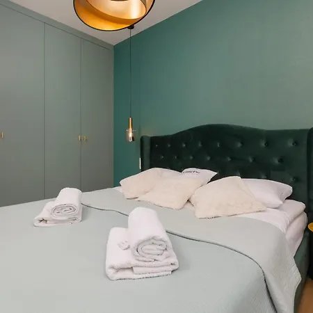 Royal With Parking By Renters Prestige Varsovia