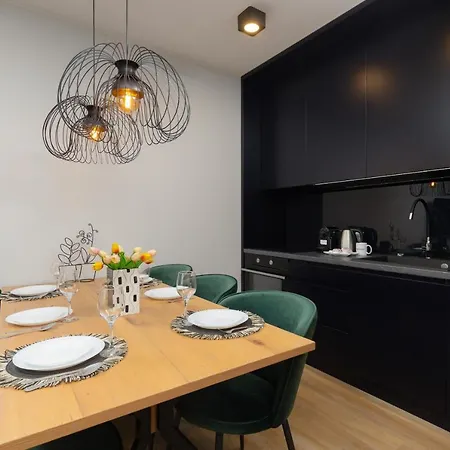 Royal With Parking By Renters Prestige *
